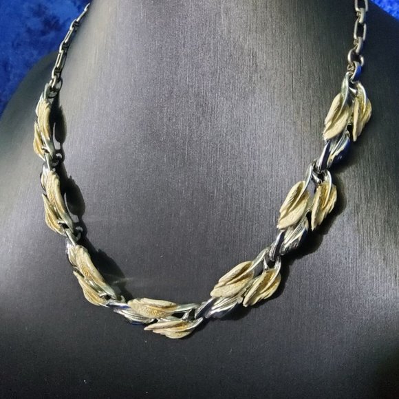 Vintage Mid Century Silver Tone and Enamel 3 Leaf Cluster Choker Necklace adjust - Picture 4 of 5